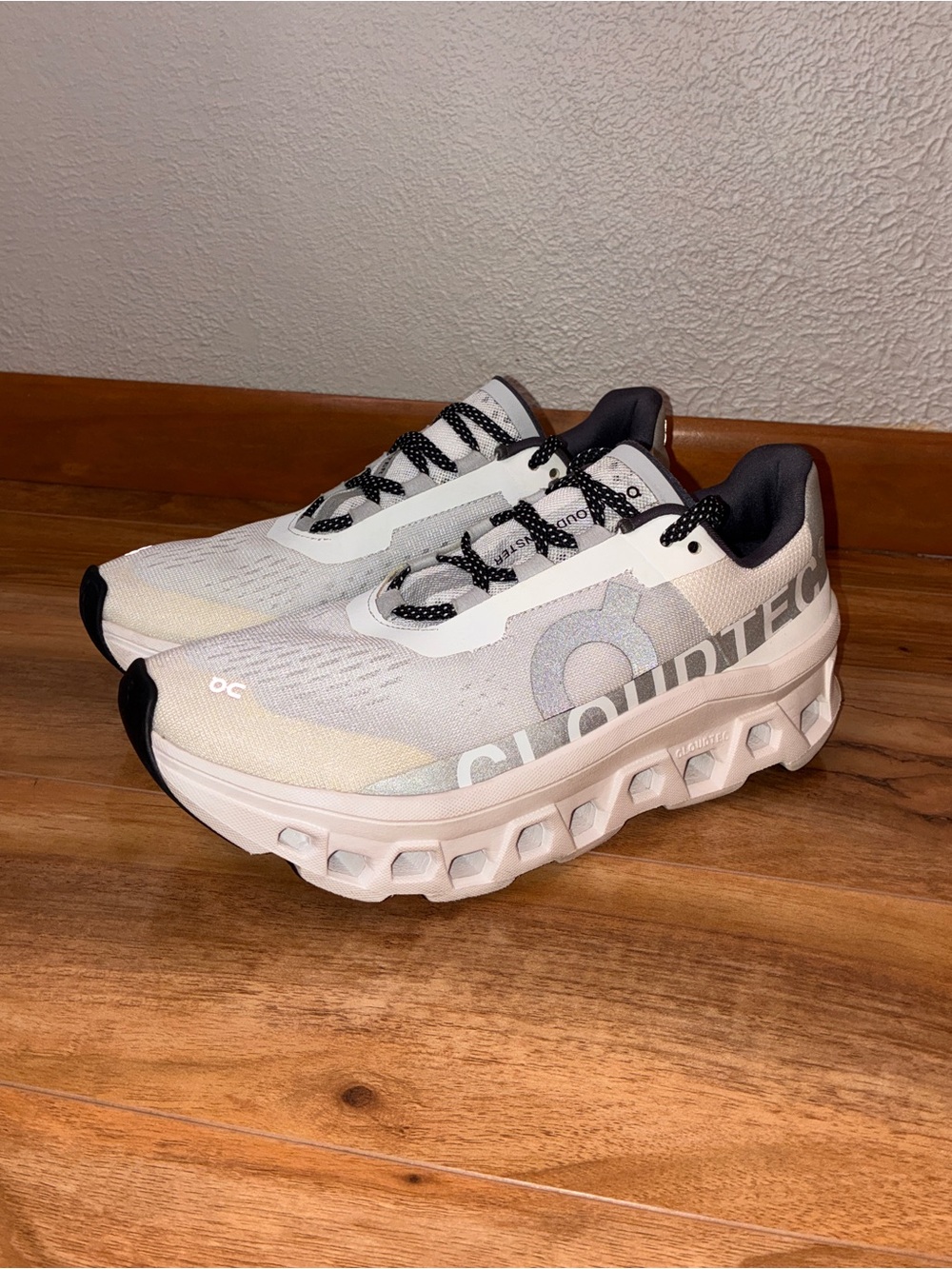 On Cloud Women’s Cloudmonster Athletic Shoe Sneakers, white/frost- size 9